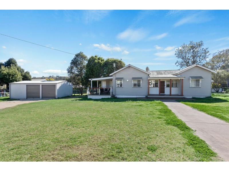 2 New England Highway, Crows Nest QLD 4355