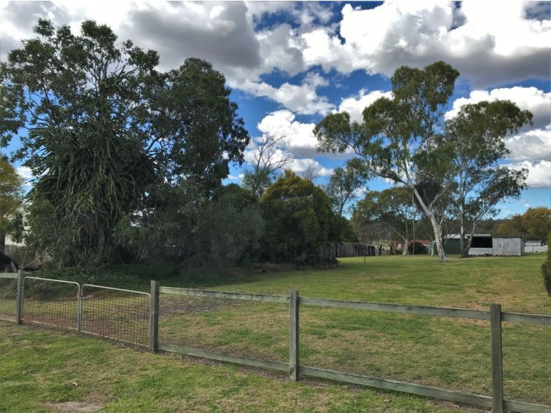 30 Barker Street, Goombungee QLD 4354