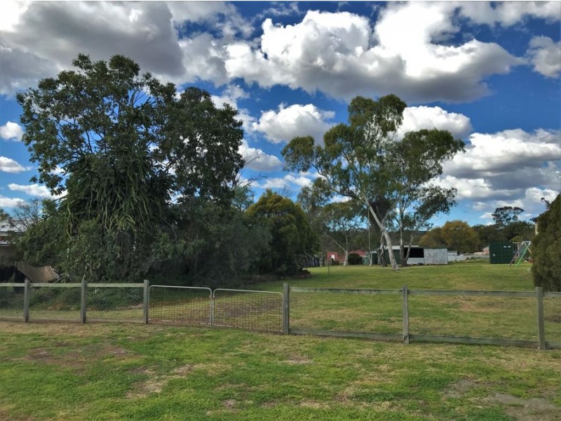 30 Barker Street, Goombungee QLD 4354