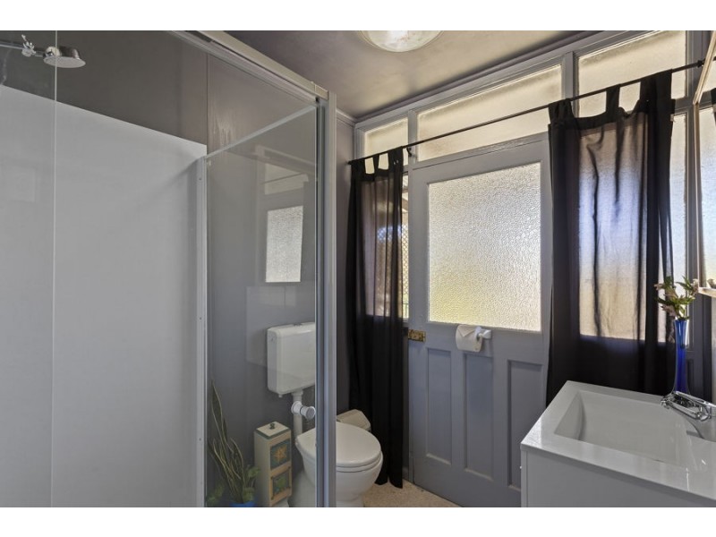 2 Dale Street, Crows Nest QLD 4355