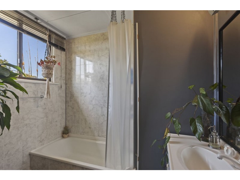 2 Dale Street, Crows Nest QLD 4355