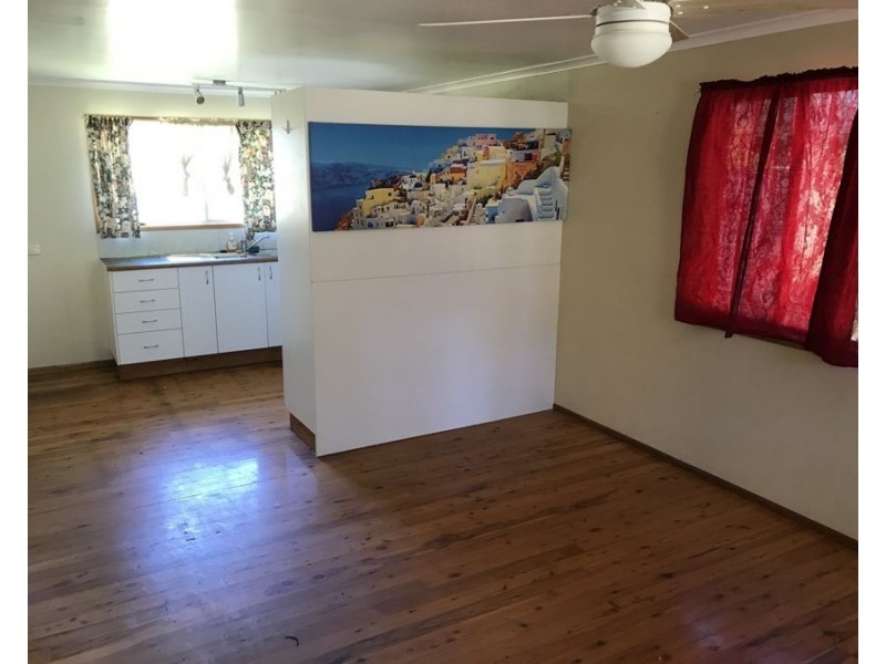 49 Railway Terrace, Crows Nest QLD 4355