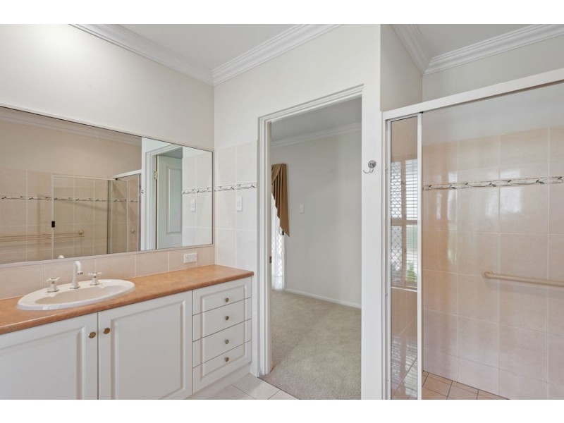 9 Powell Crt, Highfields QLD 4352