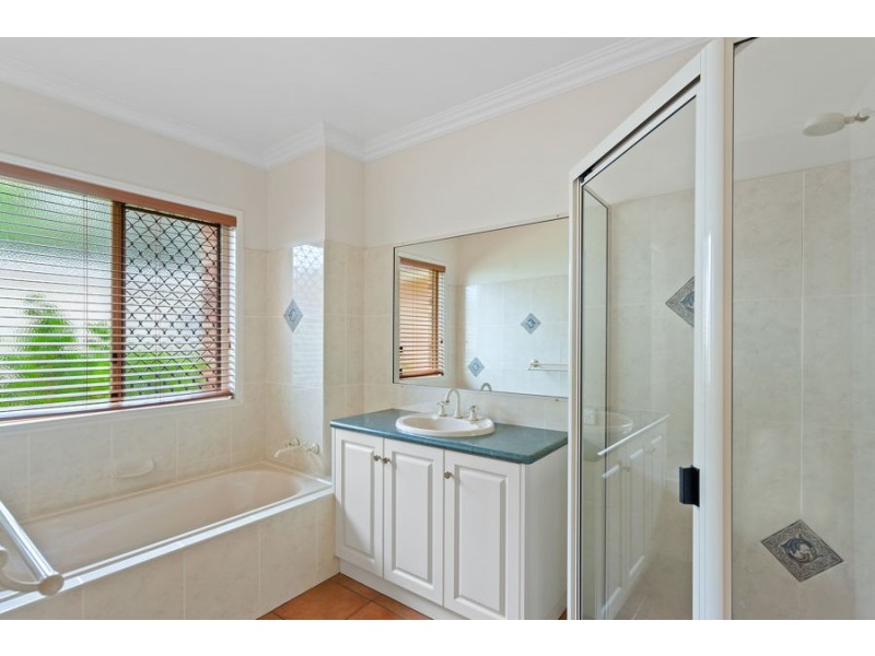 9 Powell Crt, Highfields QLD 4352