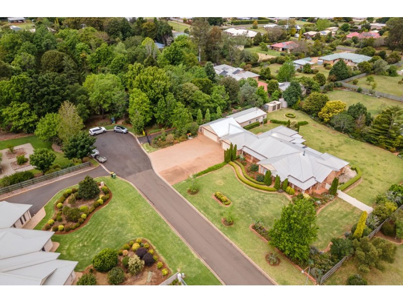 9 Powell Crt, Highfields QLD 4352