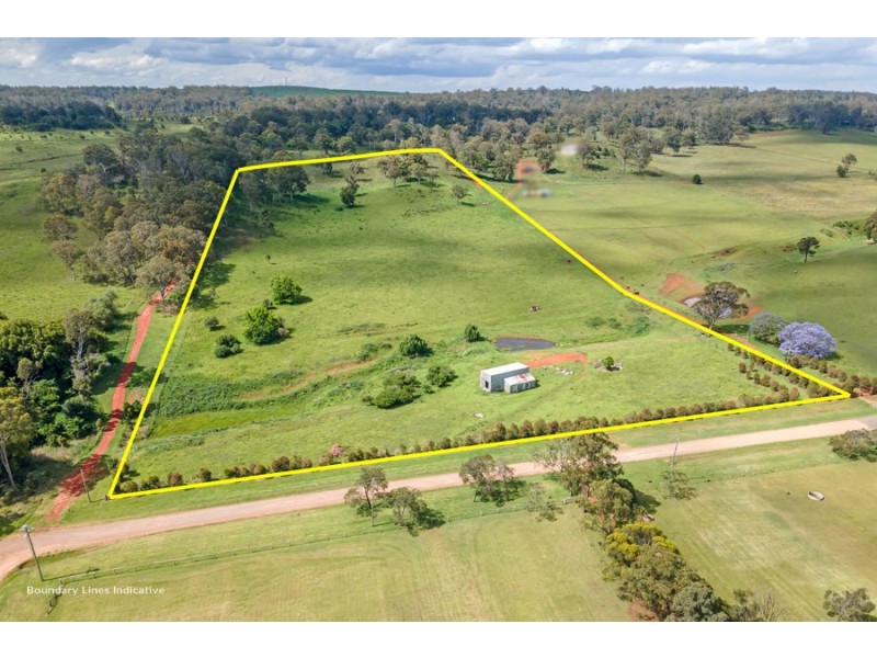 220 Hampton Road, Hampton QLD 4352