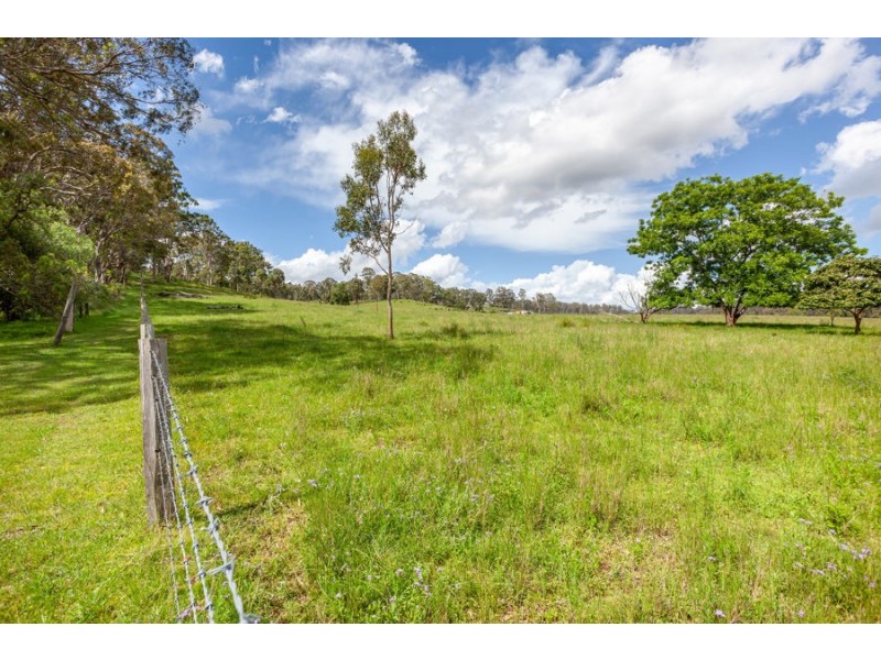 220 Hampton Road, Hampton QLD 4352