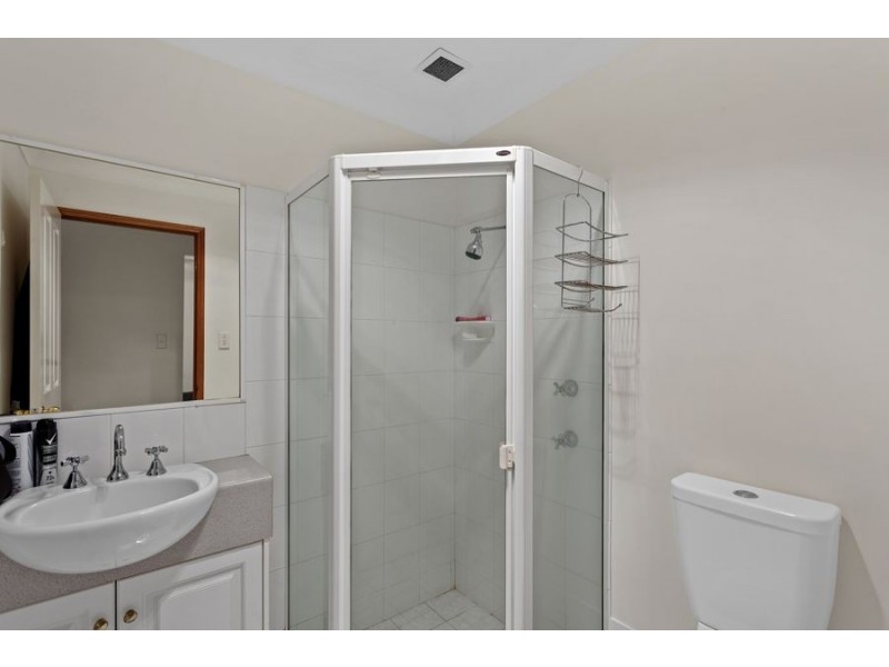 3A/484 West Street, Kearneys Spring QLD 4350