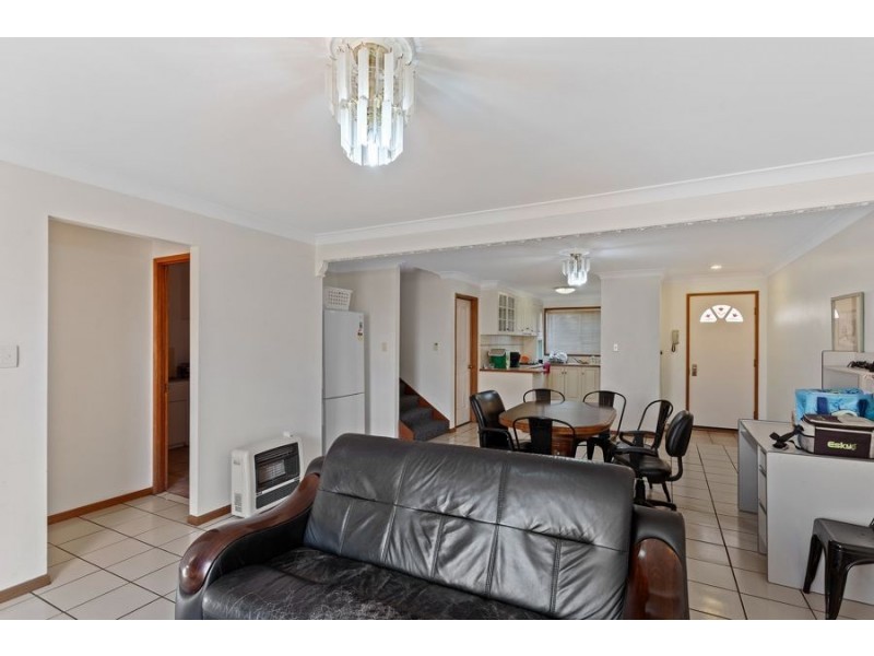 3A/484 West Street, Kearneys Spring QLD 4350