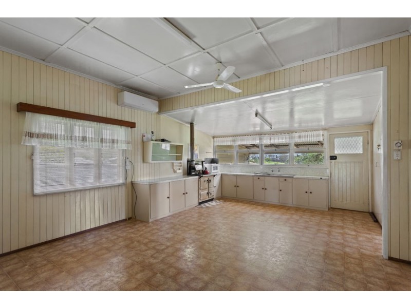 581 Ravensbourne Dip Road, Ravensbourne QLD 4352