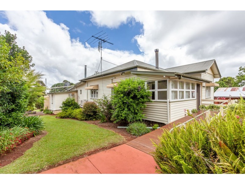 581 Ravensbourne Dip Road, Ravensbourne QLD 4352