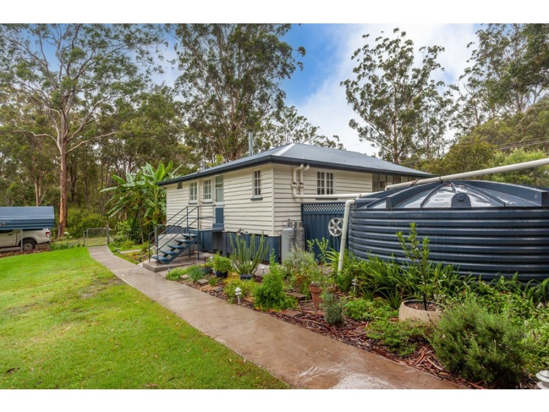 15 Pinnell Road, Crows Nest QLD 4355