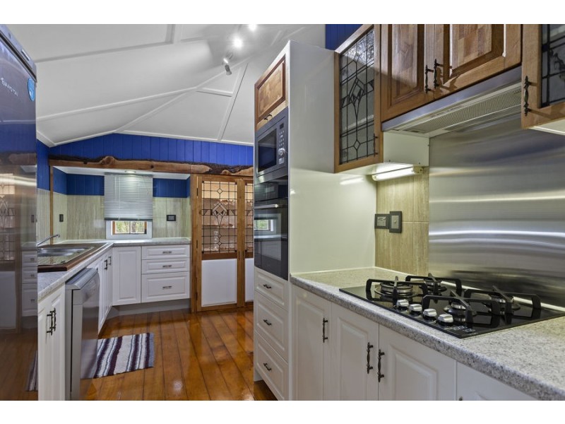 15 Pinnell Road, Crows Nest QLD 4355