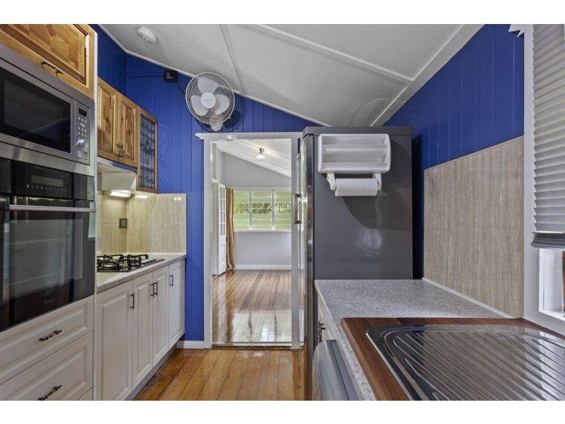15 Pinnell Road, Crows Nest QLD 4355
