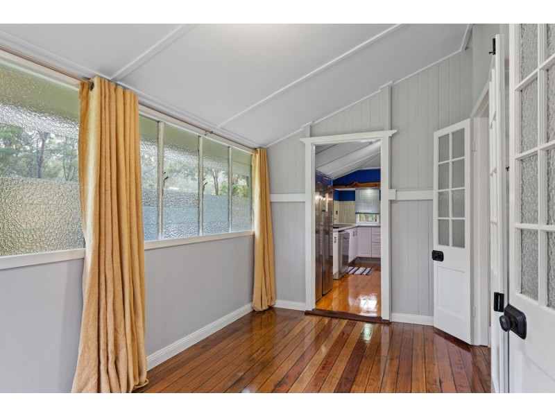 15 Pinnell Road, Crows Nest QLD 4355