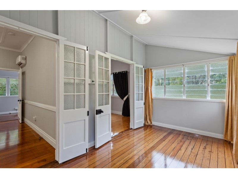 15 Pinnell Road, Crows Nest QLD 4355