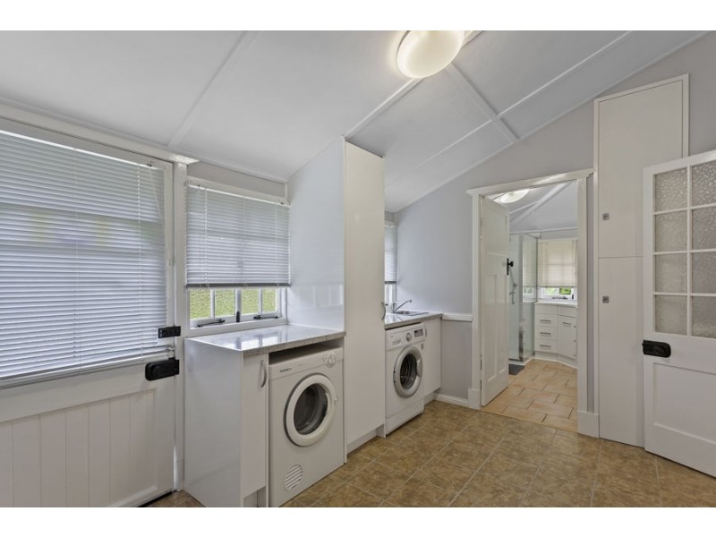 15 Pinnell Road, Crows Nest QLD 4355