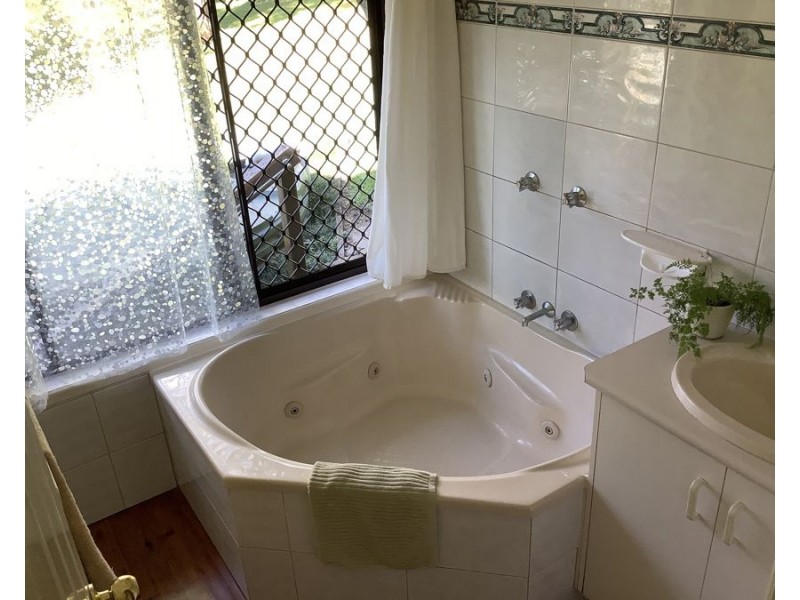 111/3143 Esk Hampton Road, Ravensbourne QLD 4352