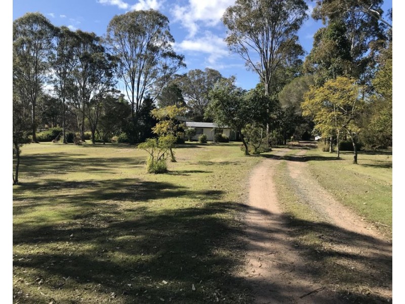 7715 New England Highway, Crows Nest QLD 4355