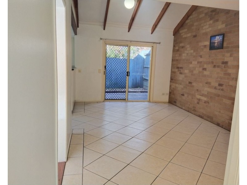 Unit 1 248 James Street, Harristown QLD 4350
