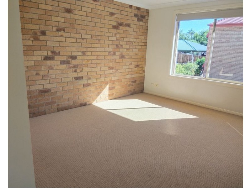 Unit 1 248 James Street, Harristown QLD 4350