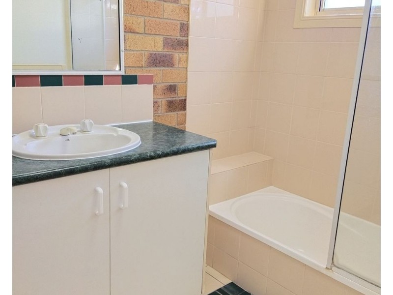 Unit 1 248 James Street, Harristown QLD 4350