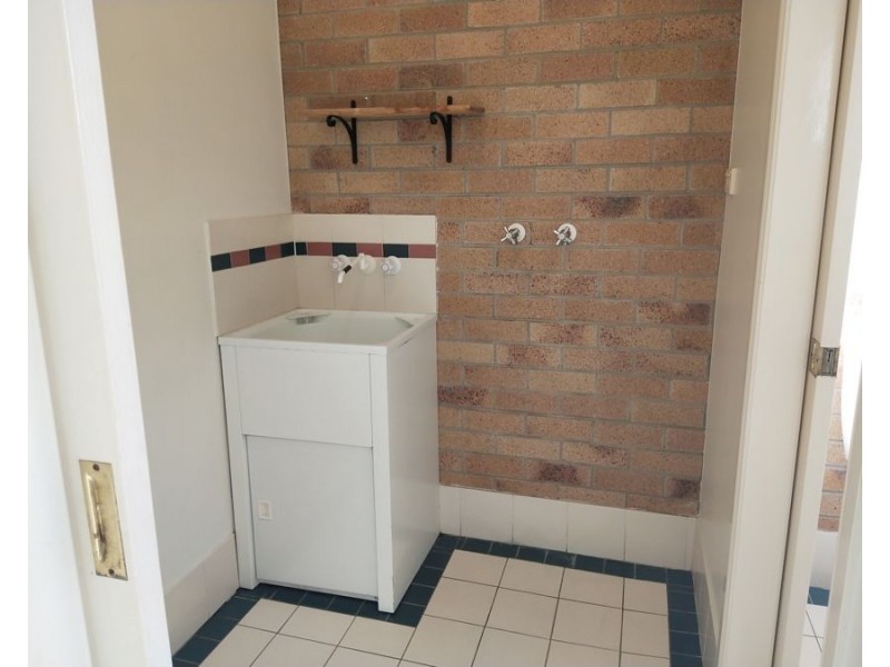 Unit 1 248 James Street, Harristown QLD 4350