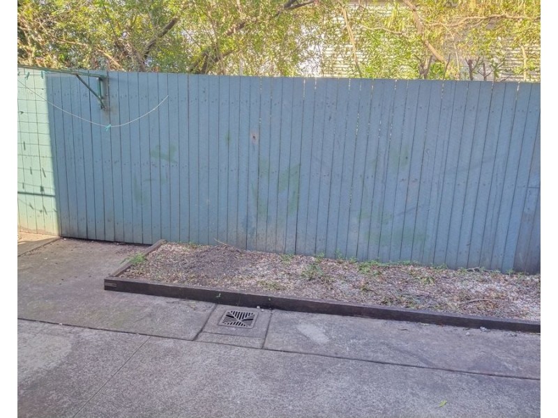 Unit 1 248 James Street, Harristown QLD 4350