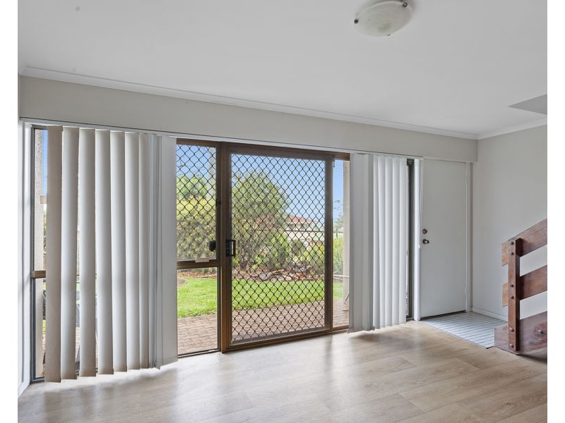 4/2 Benjamin Street, Mount Lofty QLD 4350
