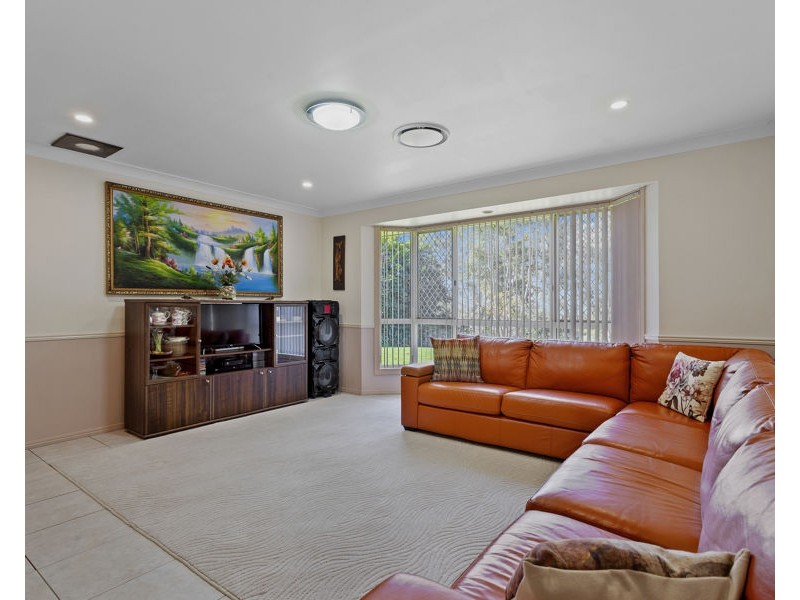 9 Kay Ann Court, Hampton QLD 4352