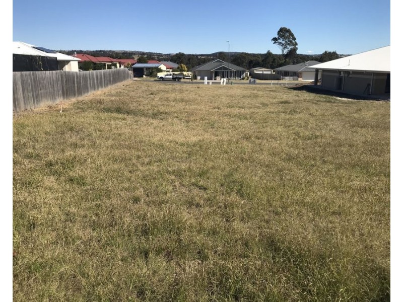 74 Naomi Drive, Crows Nest QLD 4355