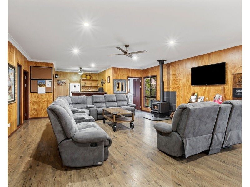 6065 New England Highway, Glenaven QLD 4355