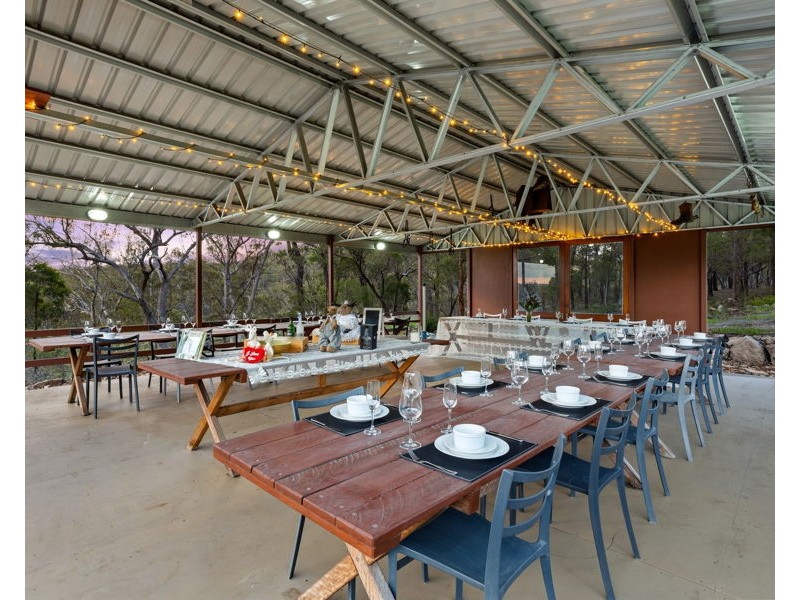 6065 New England Highway, Glenaven QLD 4355