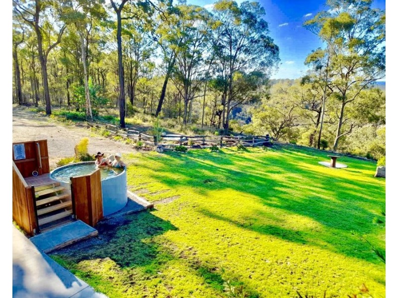 6065 New England Highway, Glenaven QLD 4355