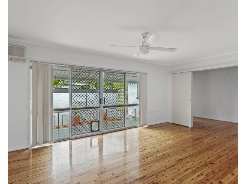 16 Raelyn Street, Centenary Heights QLD 4350