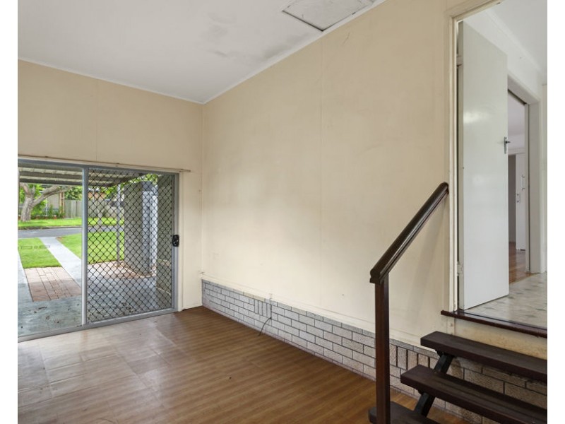 16 Raelyn Street, Centenary Heights QLD 4350