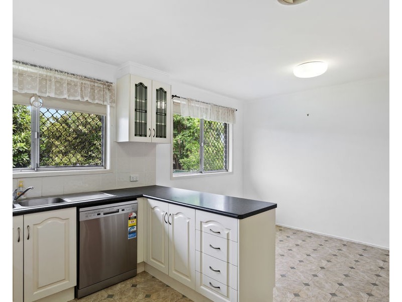 16 Raelyn Street, Centenary Heights QLD 4350