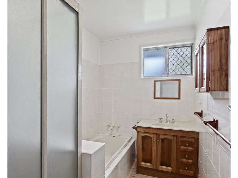 16 Raelyn Street, Centenary Heights QLD 4350