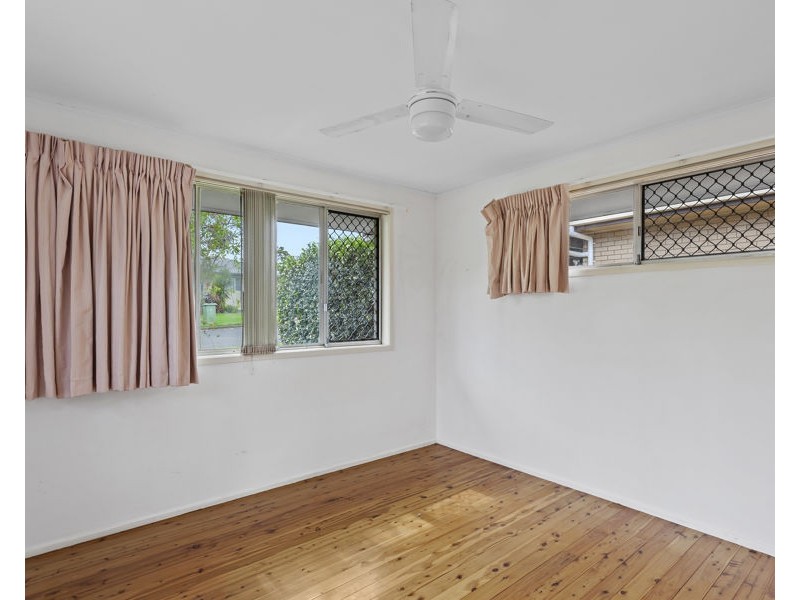 16 Raelyn Street, Centenary Heights QLD 4350