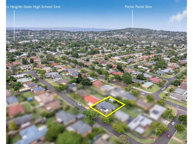 16 Raelyn Street, Centenary Heights QLD 4350