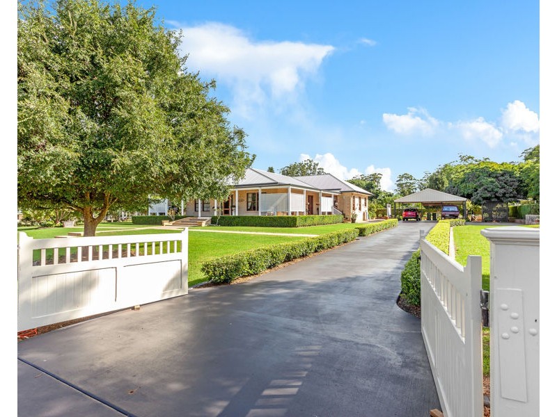 1 Bogong Court, Cabarlah QLD 4352