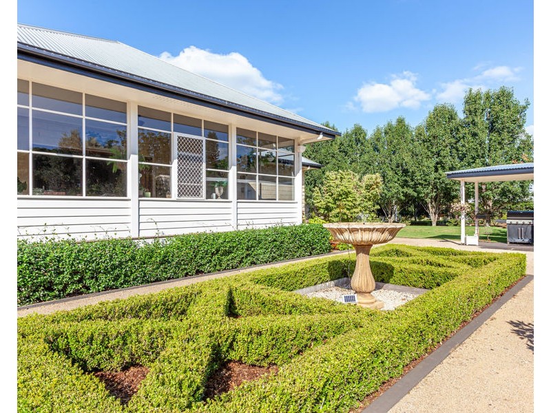 1 Bogong Court, Cabarlah QLD 4352