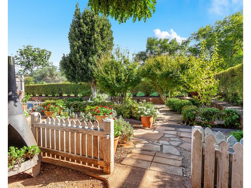 1 Bogong Court, Cabarlah QLD 4352