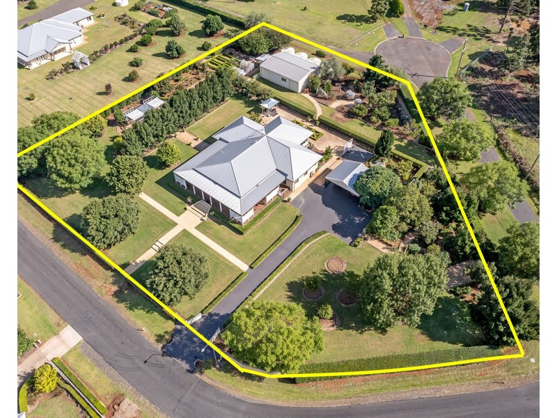 1 Bogong Court, Cabarlah QLD 4352