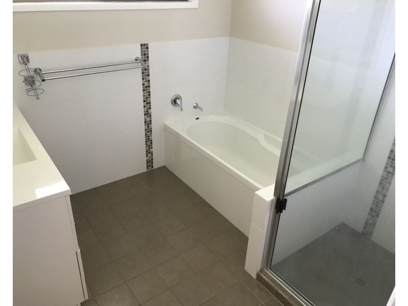 16 Knockator Crescent, Centenary Heights QLD 4350