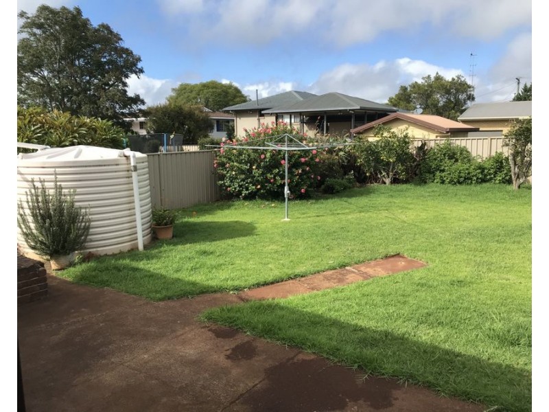 16 Knockator Crescent, Centenary Heights QLD 4350