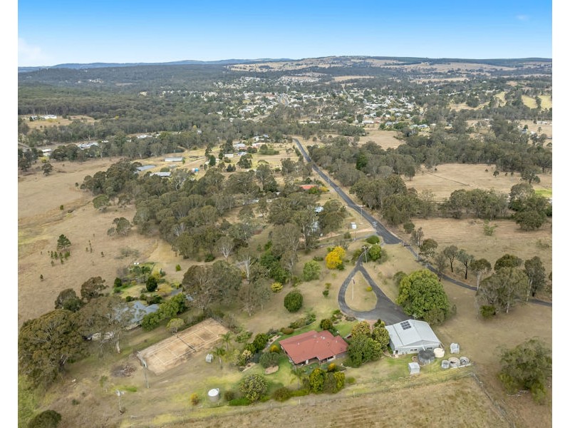 26 Devoncourt Road, Crows Nest QLD 4355