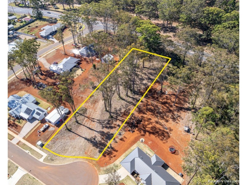 8 Canterbury Place, Hampton QLD 4352