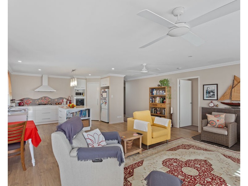 6 Samuel Avenue, Crows Nest QLD 4355