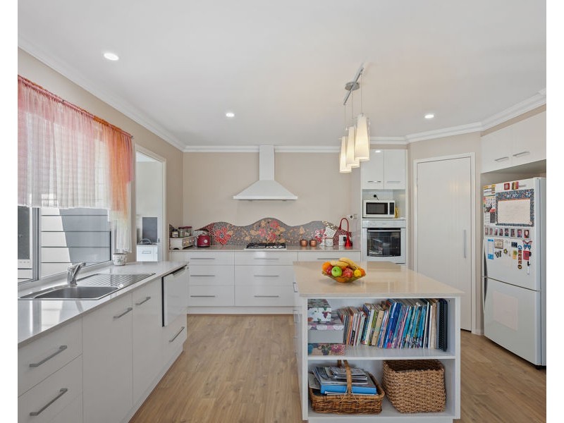 6 Samuel Avenue, Crows Nest QLD 4355